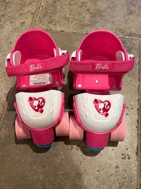 Barbie Hot Pink and White Adjustable Youth Quad Roller Skates Girls Beginner